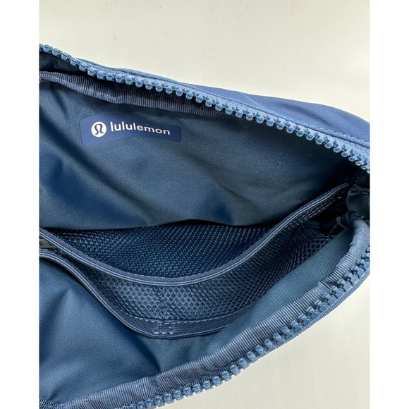 Lululemon Everywhere Belt Bag Large PTBL Pitch Blue NEW 2 Liter - Picture 4 of 8